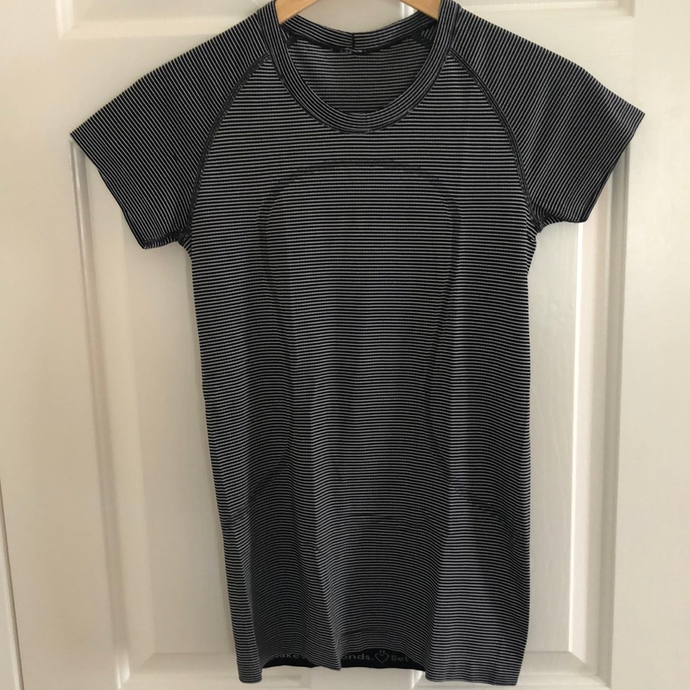Lululemon T-shirt